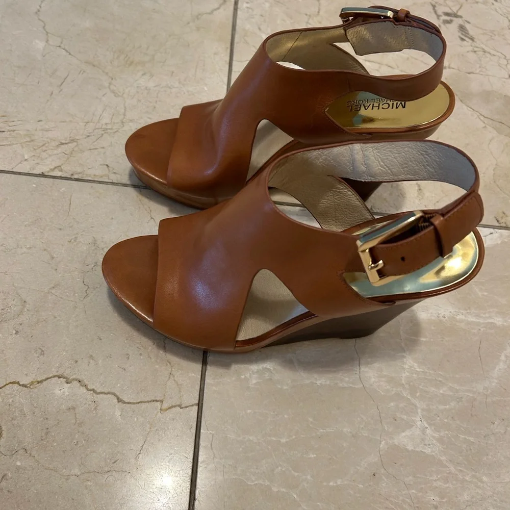 MICHAEL Michael Kors Tan Open-Toe Leather Slingback Sandals